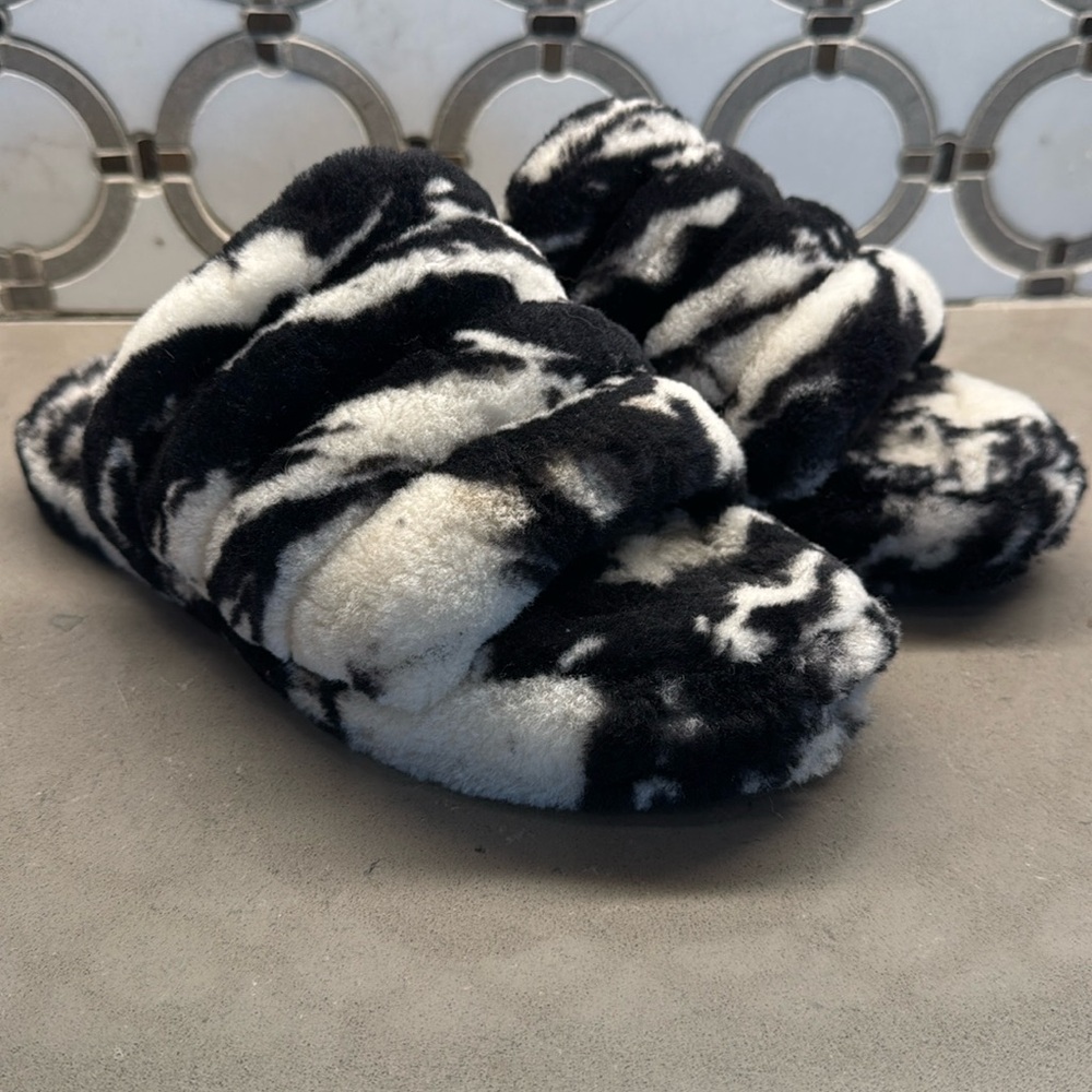 UGG Fluffy Women's Slippers Black & White